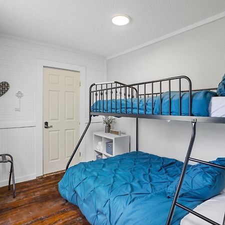 Charming 4 Bedroom Farmhouse With Large Backyard For Entertaining Mountain City Exterior foto