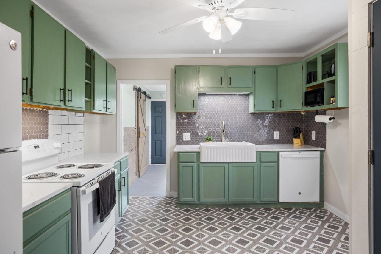 Charming 4 Bedroom Farmhouse With Large Backyard For Entertaining Mountain City Exterior foto