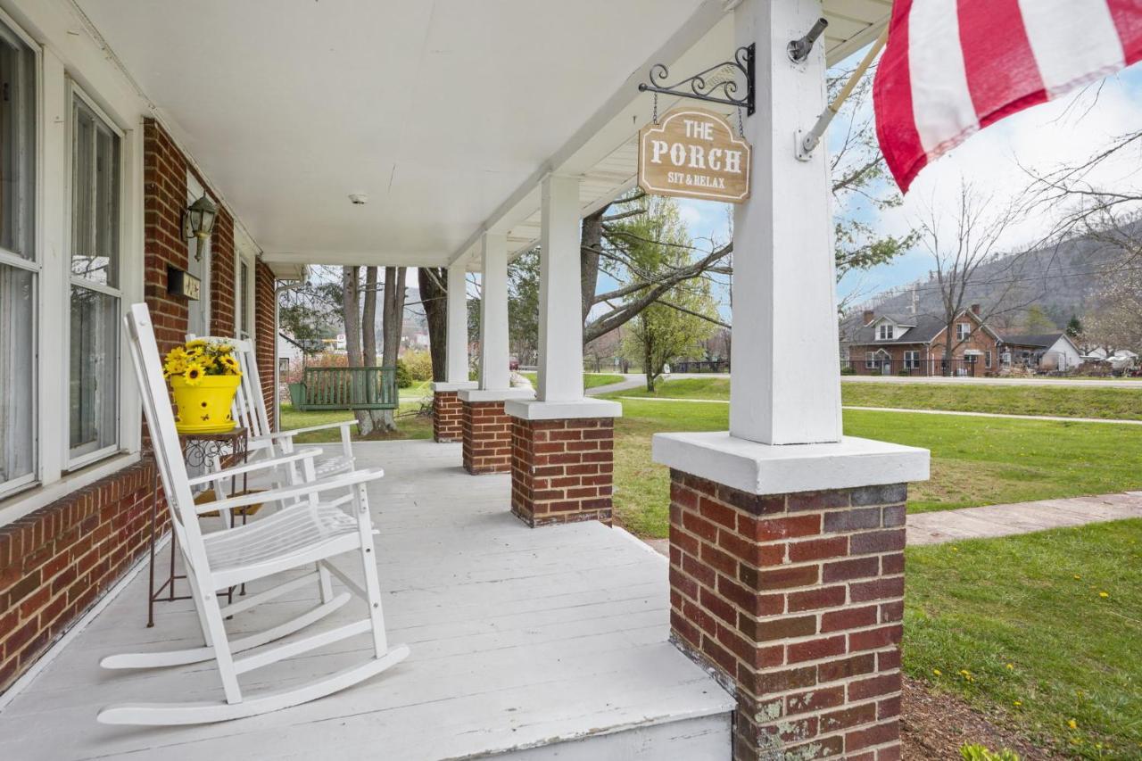 Charming 4 Bedroom Farmhouse With Large Backyard For Entertaining Mountain City Exterior foto